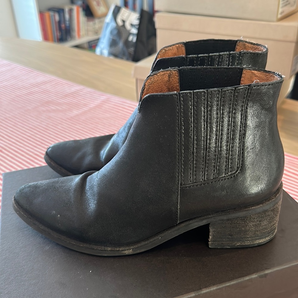 Madewell western style chelsea boot